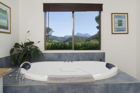 Hillcrest Mountain View Retreat - Hervey Bay Accommodation 2