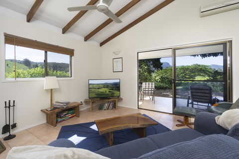 Hillcrest Mountain View Retreat - Hervey Bay Accommodation 3