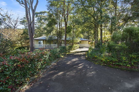 Hilldo - Lovely Mountainside Accommodation - Hervey Bay Accommodation 0