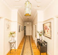 Hillside Cottage  Comfy Spacious Walk to CBD  Stannies - Hervey Bay Accommodation