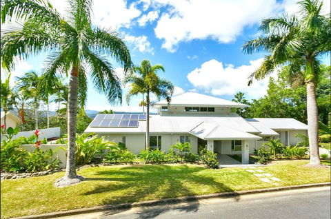 Hilltop Rainforest Retreat - Hervey Bay Accommodation 2