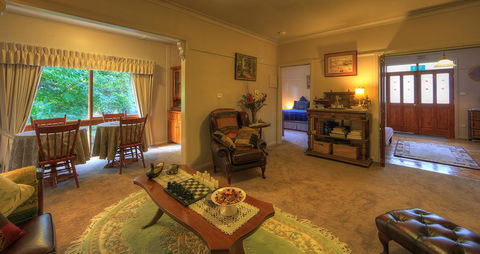 Hillview Oak B&B - Hervey Bay Accommodation 0