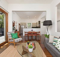 Historic 1890s House With Terraced Backyard Deck - Hervey Bay Accommodation