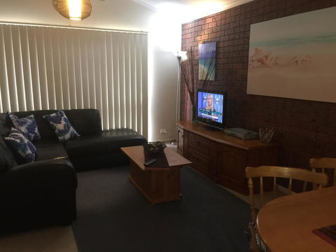 Holiday Home In The Heart Of Anglesea - Hervey Bay Accommodation 3