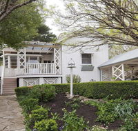 Hollyoak Cottage - delightful ducks and doileys - Hervey Bay Accommodation
