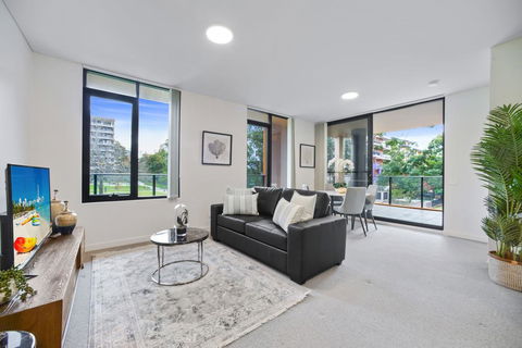 HomeHotel Walking Distance To Train And Westfield. - Tourism Hervey Bay 0