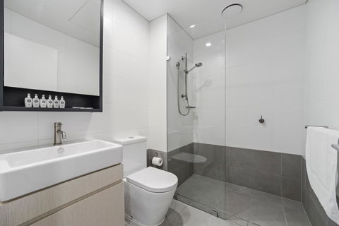 HomeHotel Walking Distance To Train And Westfield. - Tourism Hervey Bay 3