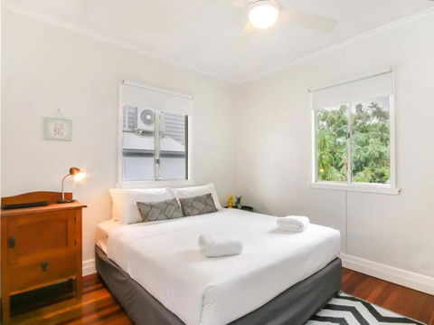 Homely Pembroke On The Park Cottage - Hervey Bay Accommodation 2