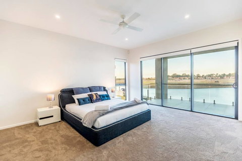 HomePlus - Luxury Living In Sanctuary Cove - Hervey Bay Accommodation 0