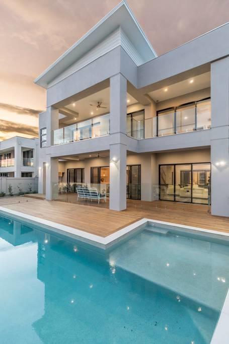 HomePlus - Luxury Living In Sanctuary Cove - Hervey Bay Accommodation 3