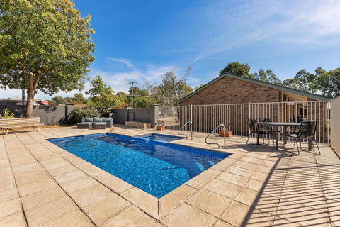 Homestead Motor Inn & Apartments - Hervey Bay Accommodation 2