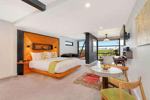 Hotel California Road At Inkwell Wines - Tourism Hervey Bay 2