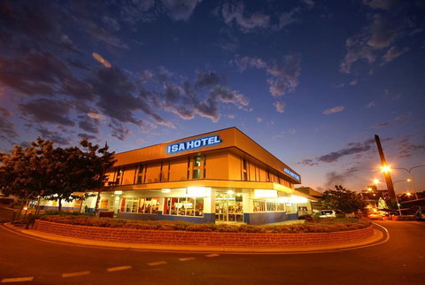 Isa Hotel - Hervey Bay Accommodation 0