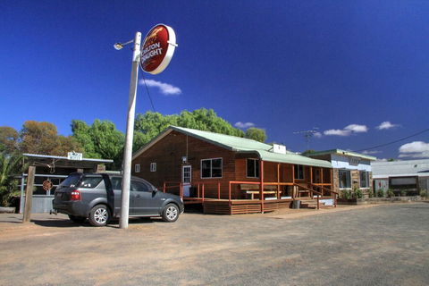 Ivanhoe Hotel Motel - Hervey Bay Accommodation 0