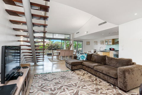 Jades Apartments - Hervey Bay Accommodation 0