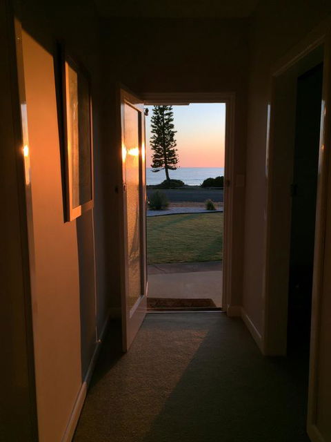 Jewel Of The South Beachside Holiday Rental - Tourism Hervey Bay 2
