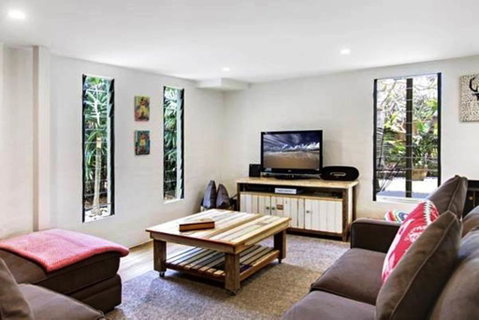 Jimmy's Beach House - Hervey Bay Accommodation 3