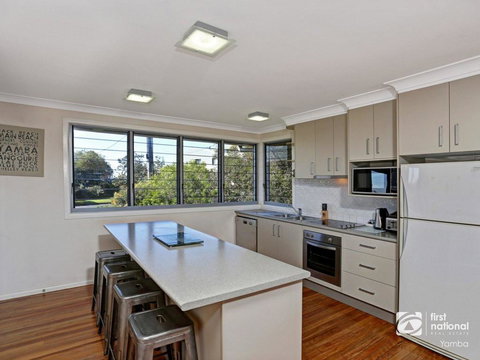 Jinalong 17 Pacific Street Family Home Great Views. - Hervey Bay Accommodation 1