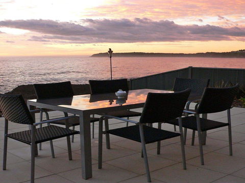 Jones's Beach House - Perfect Location With Views! - Tourism Hervey Bay 0
