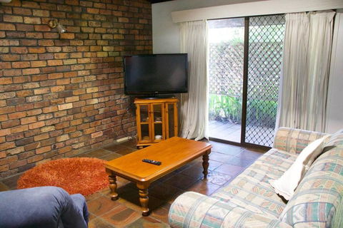Junction Cottage - Hervey Bay Accommodation 2