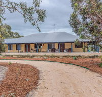Kangaroo Lake Homestead - Hervey Bay Accommodation