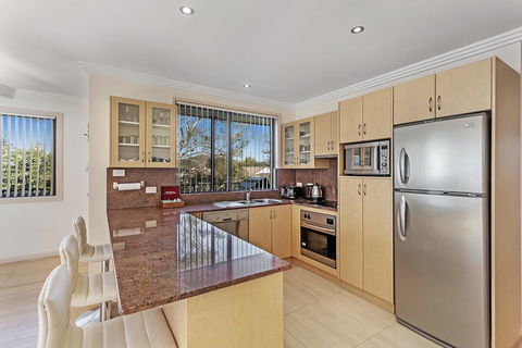 Karinya At Little Beach - Upstairs - Tourism Hervey Bay 1