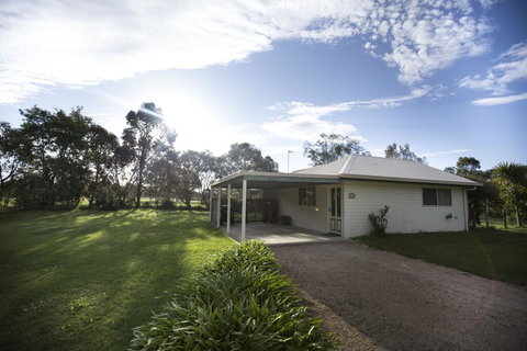 Karinya Cottage - Pet Friendly Country Retreat - Hervey Bay Accommodation 1