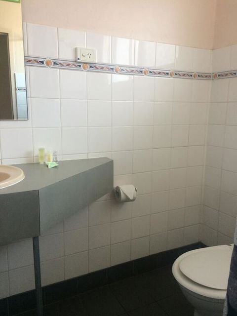 Katherine Motel - Hervey Bay Accommodation 2