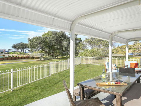 Kendalls Beach House - Tourism Hervey Bay 0