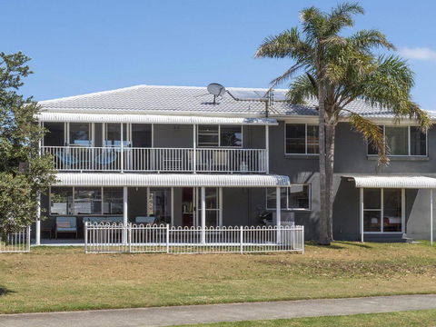 Kendalls Beach House - Tourism Hervey Bay 3