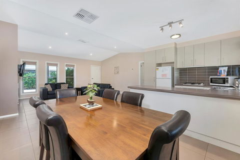 Kennedy Holiday Villas - Hervey Bay Accommodation 1
