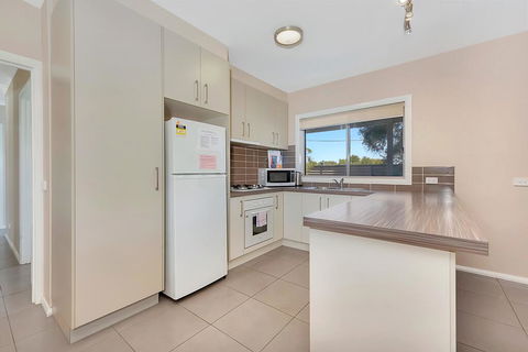 Kennedy Holiday Villas - Hervey Bay Accommodation 2