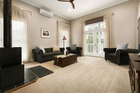 Kerami Manor & Day Spa - Tourism Hervey Bay 2