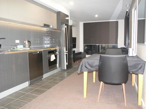 Kesh At Infinity Towers - Tourism Hervey Bay 3
