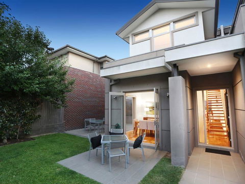 Kew Luxury Townhouse - Tourism Hervey Bay 0