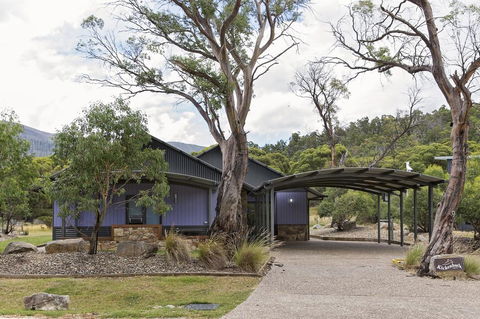 Kickenback Lodge - Tourism Hervey Bay 0