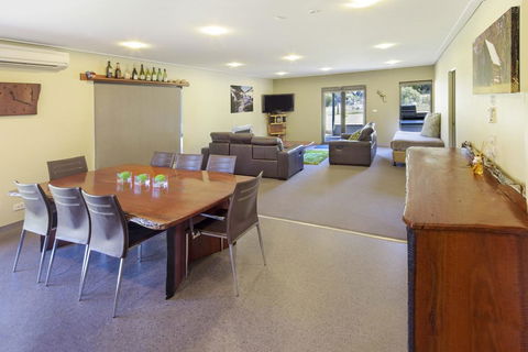 Kickenback Lodge - Tourism Hervey Bay 2