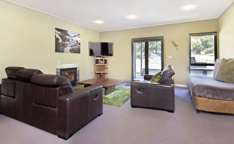 Kickenback Lodge - Tourism Hervey Bay 1