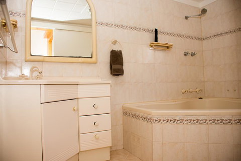 Kimba Travellers' Haven - Tourism Hervey Bay 1