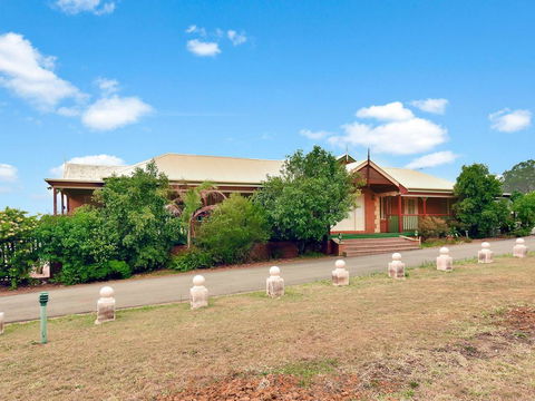King II - You Can Honestly Walk To Bimbadgen And Hope Estate Concerts - Tourism Hervey Bay 3