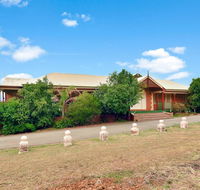 King III - you can honestly walk to Bimbadgen and Hope Estate concerts - Hervey Bay Accommodation