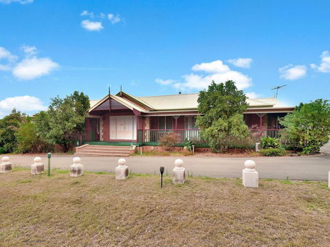 King Retreat Estate - You Can Honestly Walk To Bimbadgen And Hope Estate Concerts - Tourism Hervey Bay 0