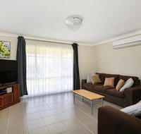 Kingfisher - Pet-Friendly - 10 Mins to Hyams Beach - Hervey Bay Accommodation