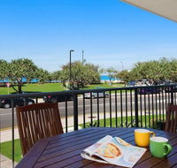 Kings Beach Ocean Front Views Private Balcony overlooking Kings Beach - Hervey Bay Accommodation