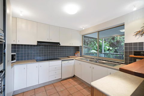 Kingsview - 1/54 Kingfisher Drive - Hervey Bay Accommodation 1