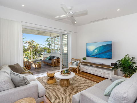 KINGY BEACH HOUSE @ 162 - Tourism Hervey Bay 0
