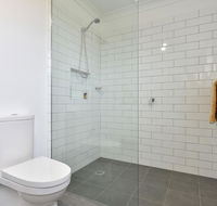 Kinloch Cottage renovated to new on Daisy Hill Vineyard - Hervey Bay Accommodation