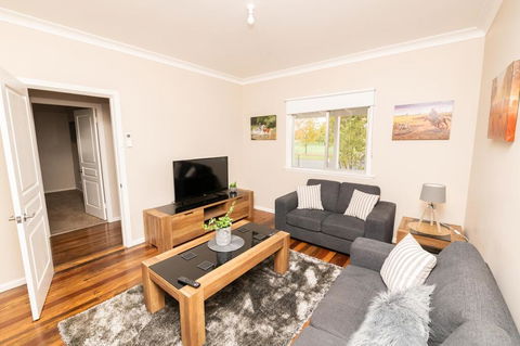 Kinross On Cox Sweet, Neat & Simple + Wifi - Tourism Hervey Bay 2