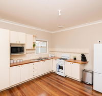 Kinross on Cox Sweet Neat  Simple  Wifi - Hervey Bay Accommodation