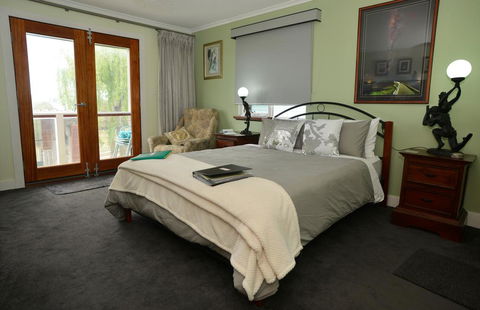 Kinsellas Water Views - Tourism Hervey Bay 2